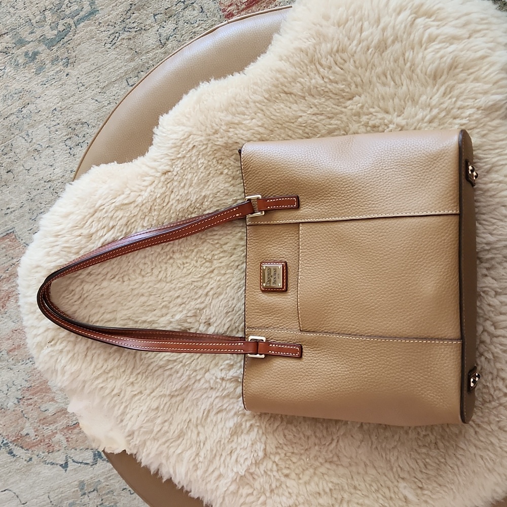 NWOT Dooney & Bourke Desert Tan Lexington Shopper Tote 🤎